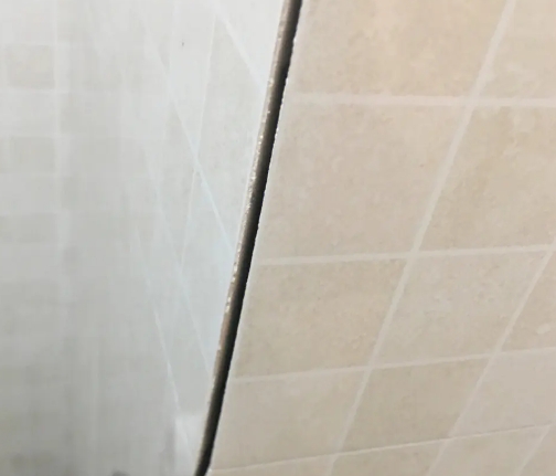 广东瓷砖空鼓维修公司分享阳台瓷砖脱落的修复过程可以分为以下几个步骤