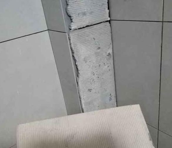 广东瓷砖空鼓维修公司分享下厨房瓷砖脱落的补救措施。